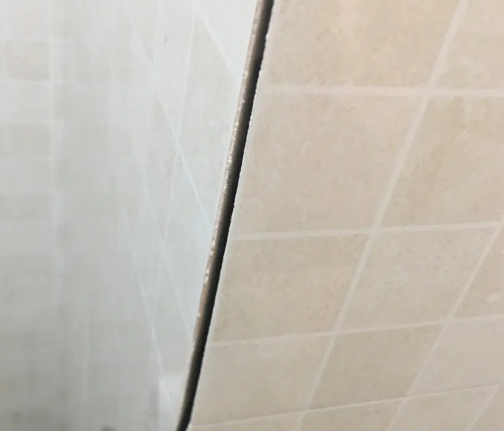 长宁瓷砖空鼓维修公司分享阳台瓷砖脱落的修复过程可以分为以下几个步骤